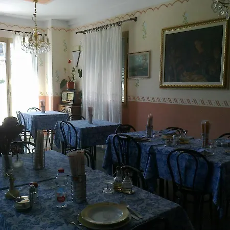 Jolanda 2* Diano Marina